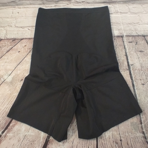 Spanx Oncore XL High Waist Mid Thigh Bottom Shaper Shorts Black - Picture 1 of 13